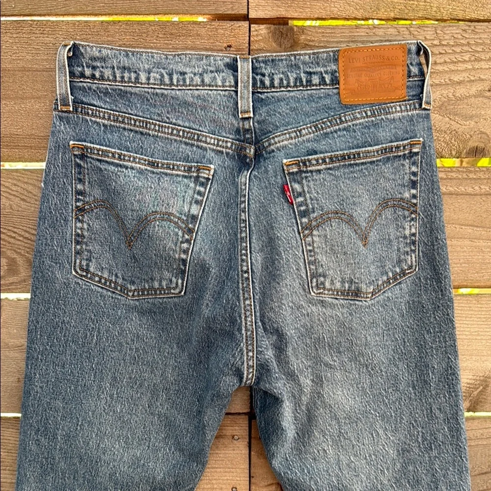 Levi's Wedgie Women’s Blue Jeans - Picture 6 of 7